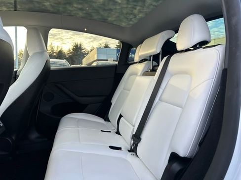 Used 2024 Tesla Model Y Long Range image 17