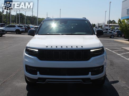Used 2025 Jeep Wagoneer Series II AWD/4WD image 9