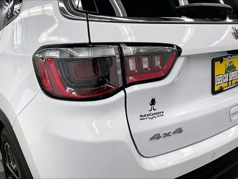 Used 2025 Jeep Compass Limited image 34