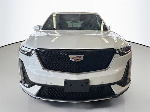 Used 2022 Cadillac XT6 Sport image 2