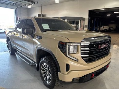 Used 2023 GMC Sierra 1500 AT4 w/ AT4 Premium Package AWD/4WD image 8