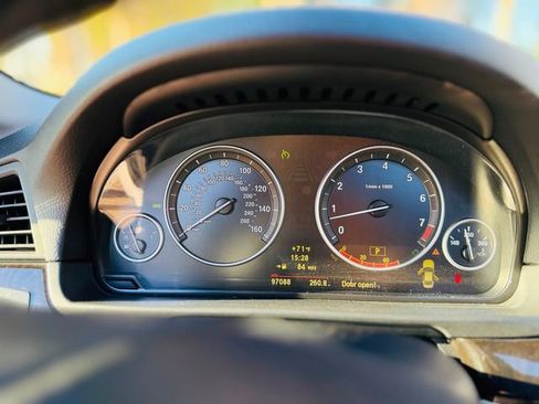 Used 2011 BMW 535i xDrive Sedan image 32