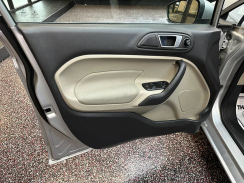 Used 2014 Ford Fiesta SE FWD image 8