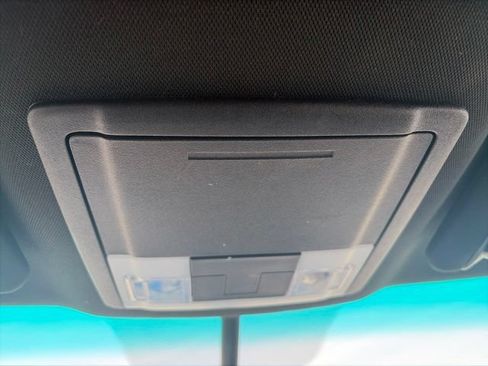 Used 2018 Ford Explorer XLT w/ Equipment Group 202A FWD image 21