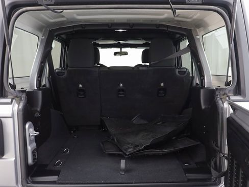 Used 2018 Jeep Wrangler Unlimited Sahara image 18