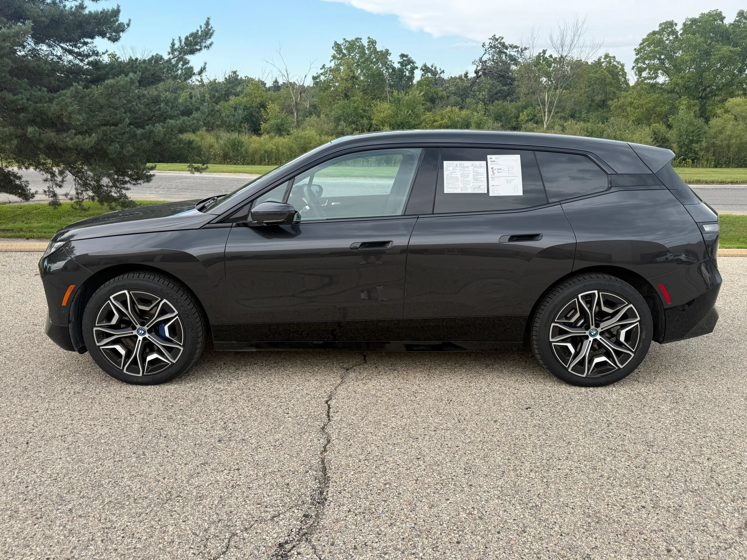 Used 2024 BMW iX xDrive50 w/ Premium Package AWD/4WD image 2