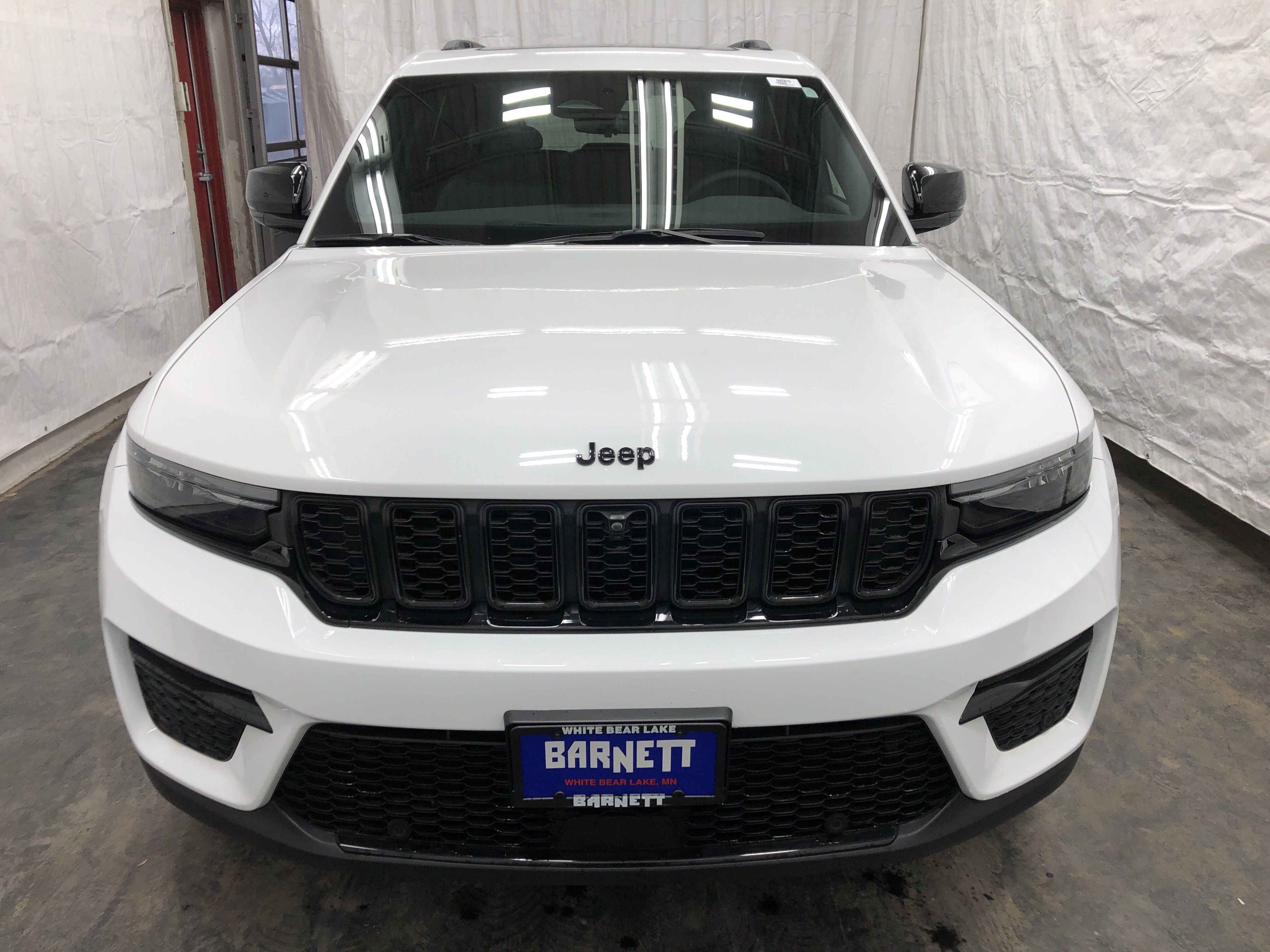 Certified 2024 Jeep Grand Cherokee Limited w/ Luxury Tech Group II AWD/4WD image 7