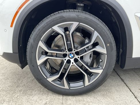 New 2026 BMW X5 xDrive40i w/ Premium Package AWD/4WD image 7
