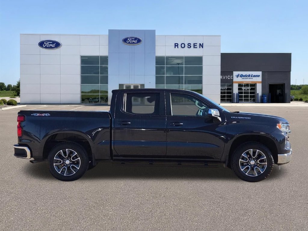 Used 2024 Chevrolet Silverado 1500 LT AWD/4WD image 2