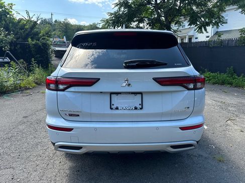 Used 2024 Mitsubishi Outlander 4WD Plug-In Hybrid image 6