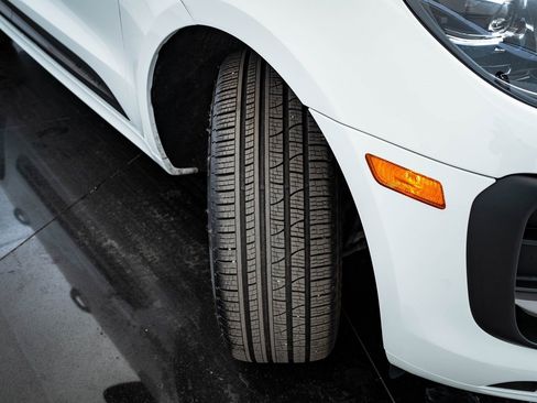 Certified 2025 Porsche Macan Turbo image 44