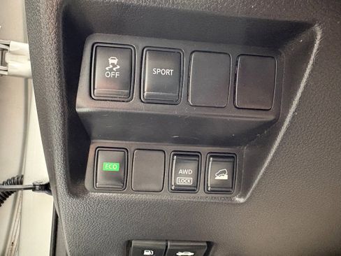 Used 2015 Nissan Rogue SV w/ SV Moonroof Package AWD/4WD image 28