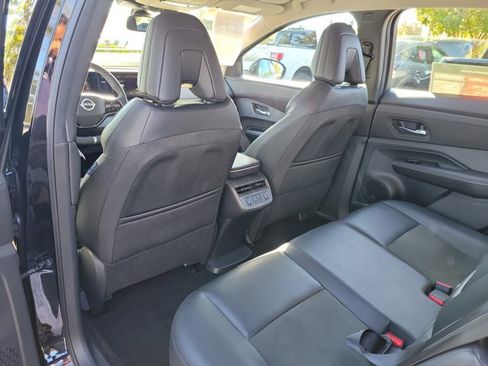 Used 2023 Nissan Ariya AWD image 11