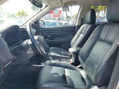 Used 2018 Mitsubishi Outlander SEL image 13