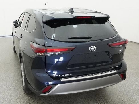 New 2026 Toyota Highlander Platinum image 6