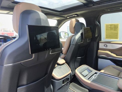 Used 2025 Lincoln Navigator L Black Label AWD/4WD image 24