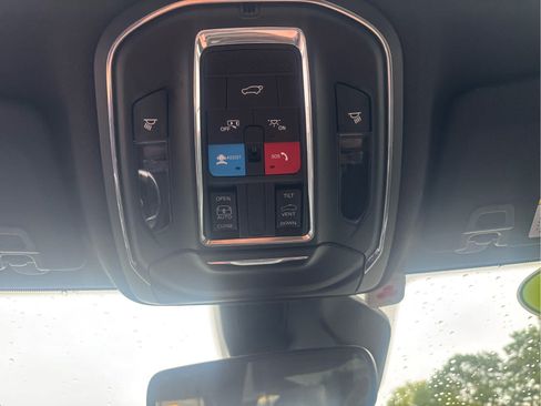Used 2023 Jeep Grand Cherokee Altitude AWD/4WD image 22