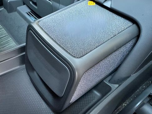 Used 2022 Rivian R1S Adventure image 66