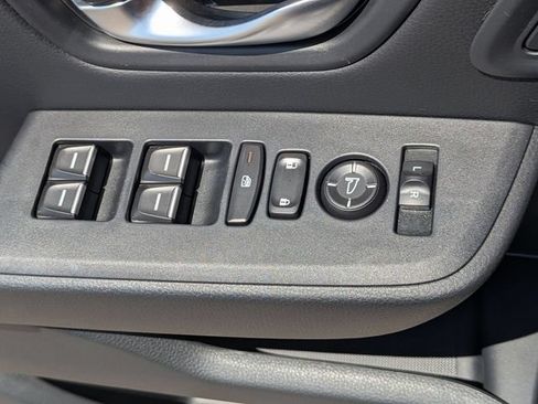 Used 2025 Honda Pilot Touring image 16