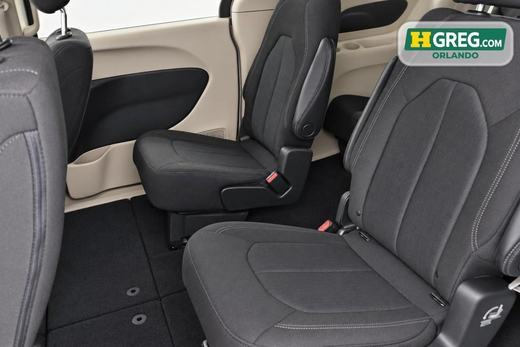 Used 2022 Chrysler Voyager LX FWD image 12