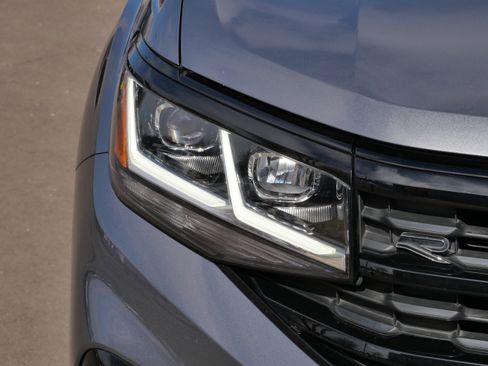 Certified 2023 Volkswagen Atlas SEL R-Line image 16