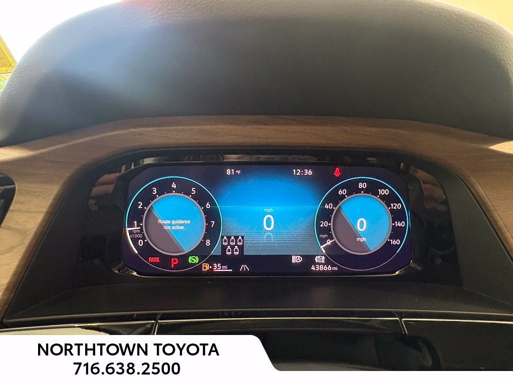 Used 2025 Volkswagen Atlas SE AWD/4WD image 28