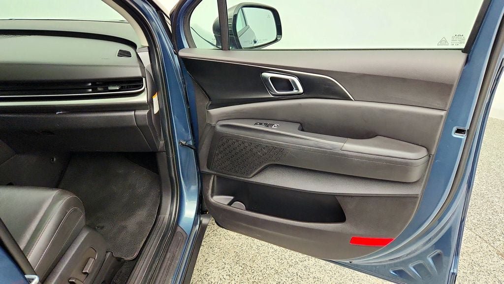 Used 2025 Kia Carnival SX FWD image 29