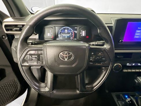 Used 2025 Toyota Tacoma SR image 17