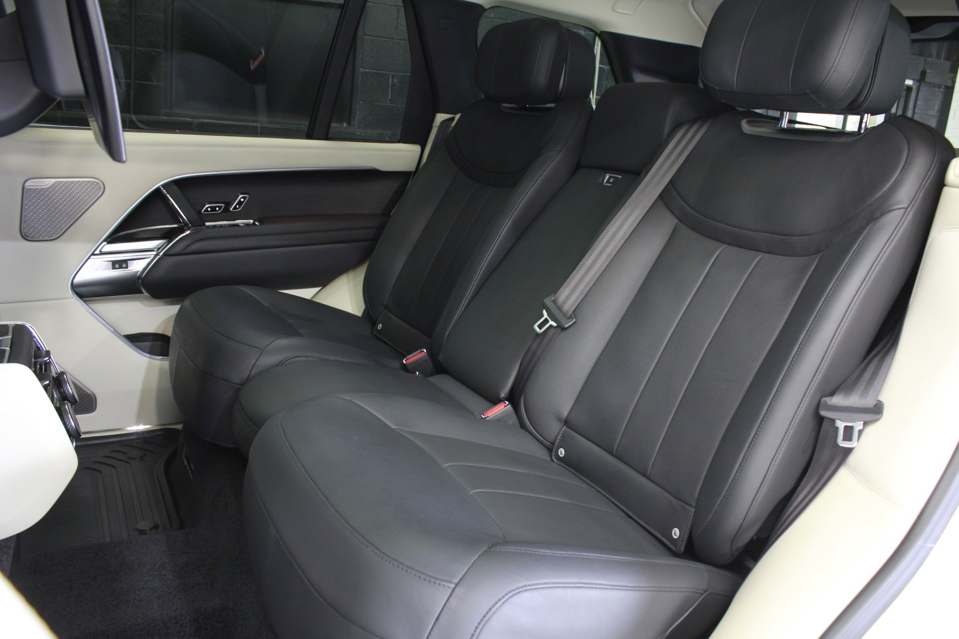Used 2023 Land Rover Range Rover Long Wheelbase Autobiography AWD/4WD image 40