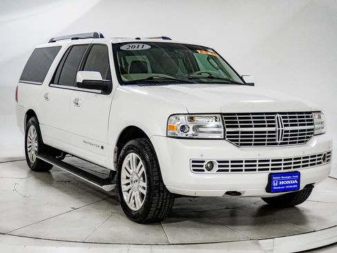 Used 2011 Lincoln Navigator L 4WD image 14