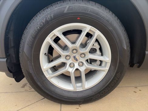 New 2026 Ford Explorer Active image 9