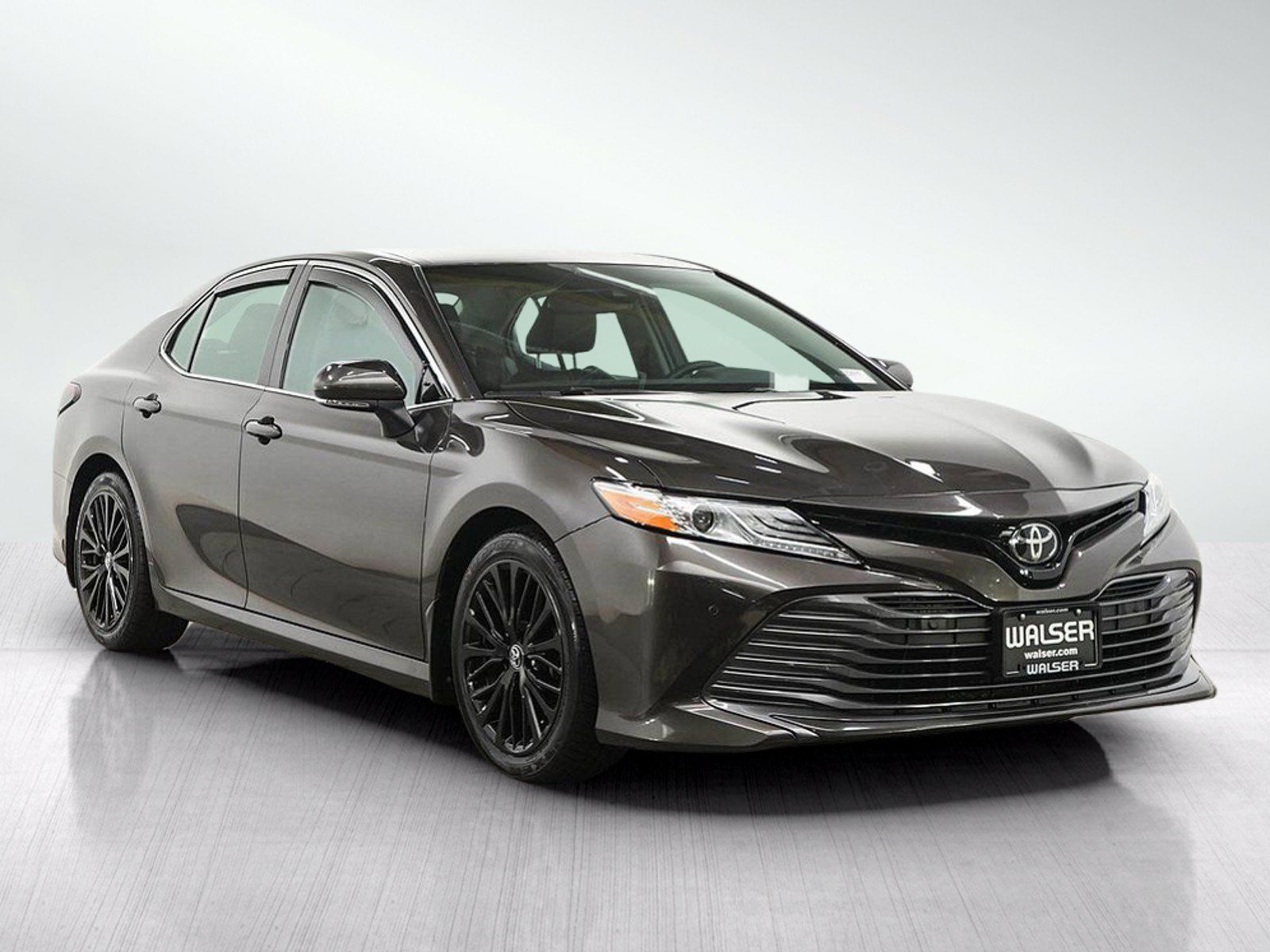 Used 2018 Toyota Camry XLE FWD image 7