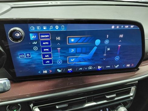 Used 2026 Chevrolet Traverse Z71 image 36