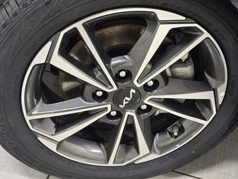 Used 2024 Kia Forte LXS image 8