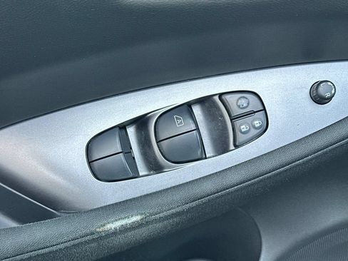 Certified 2025 Nissan Leaf S FWD image 12