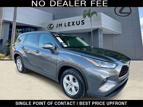 Used 2021 Toyota Highlander LE image 1