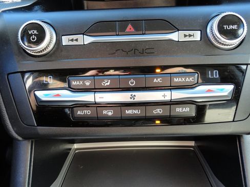 Used 2020 Ford Explorer XLT w/ Equipment Group 202A image 28