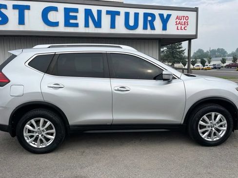 Used 2017 Nissan Rogue SV AWD/4WD image 17