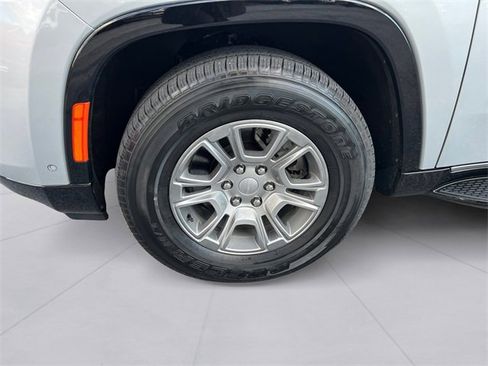 Used 2024 Jeep Wagoneer Base image 9