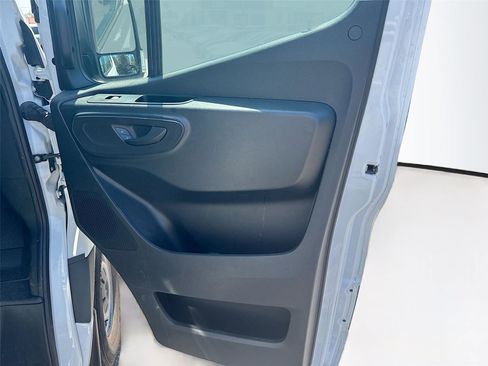 Used 2024 Mercedes-Benz Sprinter 2500 w/ Acoustic Package image 12