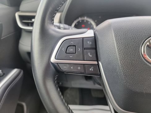 Used 2024 Toyota Highlander LE AWD/4WD image 20