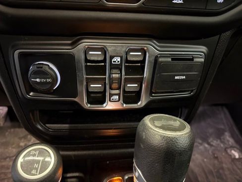 Used 2021 Jeep Wrangler Unlimited Sport image 19