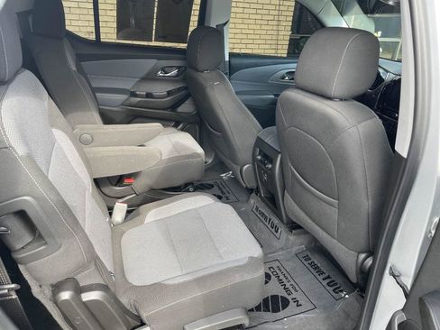 Used 2021 Chevrolet Traverse LT FWD image 19