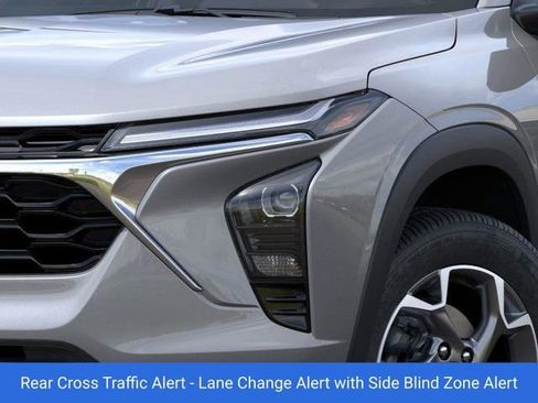 New 2026 Chevrolet Trax LT w/ Sunroof Package image 10