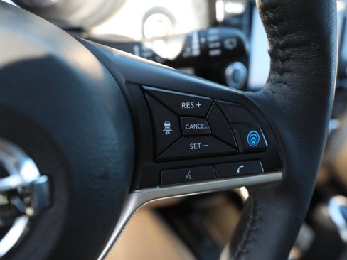 Used 2019 Nissan Rogue SL w/ Premium Package image 23