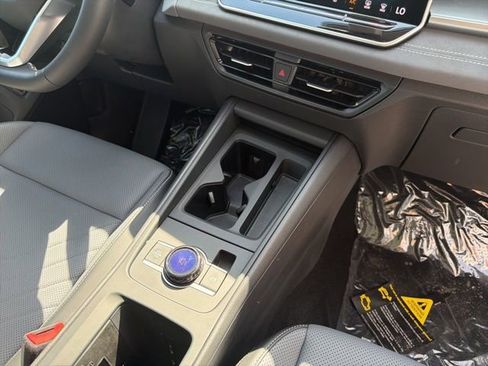 New 2025 Volkswagen Tiguan SE AWD/4WD image 41