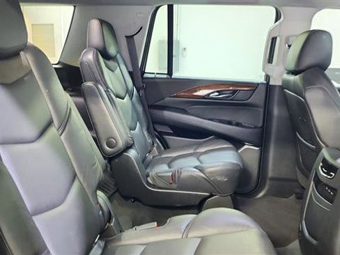 Used 2019 Cadillac Escalade Premium Luxury RWD image 33