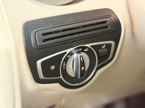 Used 2022 Mercedes-Benz GLC 300 4MATIC w/ Premium Package Lite image 21