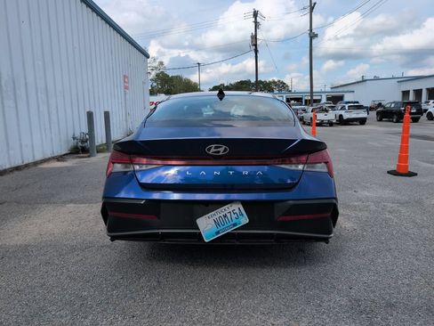 Used 2025 Hyundai Elantra SEL FWD image 7