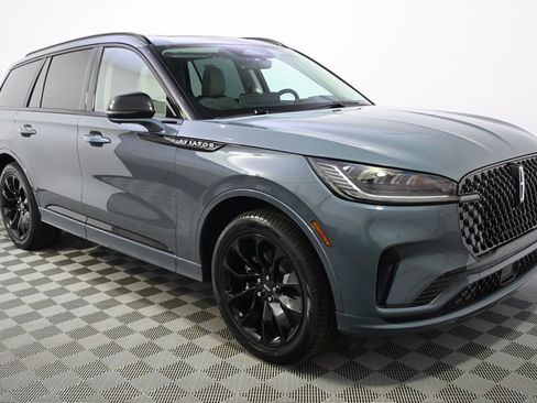New 2026 Lincoln Aviator AWD image 8